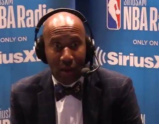 字母哥仅打3分钟伤退！雄鹿多点开花完成18分逆转捍卫主场（字母哥仅出战3分钟伤退，雄鹿群攻掀起18分大逆转守住主场）