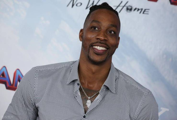 莱万：赛前准备中有很多地方没有做好；比赛场地简直像溜冰场（莱万直言：赛前准备问题不少，场地滑如溜冰场）