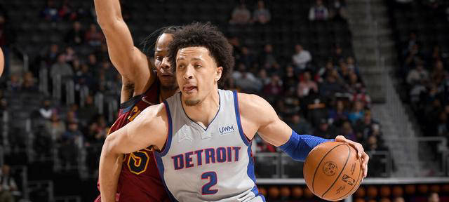 不满判罚，西蒙尼向裁判抗议：你不会给维尼修斯出牌的（西蒙尼不满判罚，质问裁判：为何不向维尼修斯出牌？）