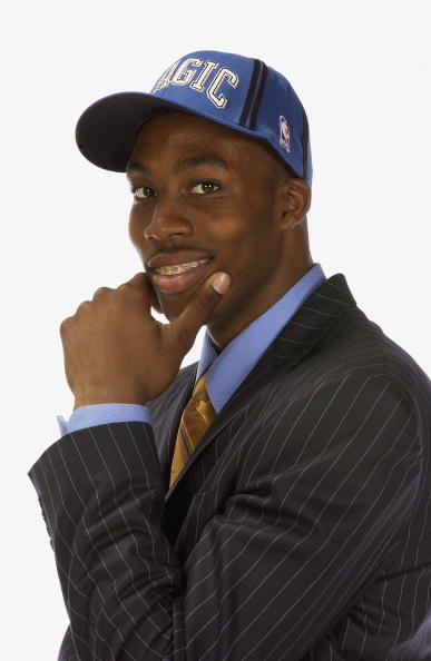 欧冠淘汰赛前瞻：拜仁客战巴黎,（欧冠淘汰赛前瞻：拜仁客场挑战巴黎圣日耳曼）