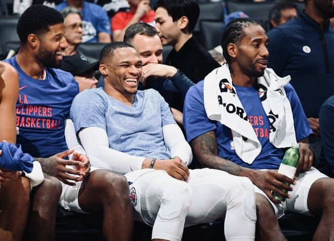 施梵宇穿卫衣练球备战路人王总决赛（施梵宇卫衣加身苦练，冲刺路人王总决赛）