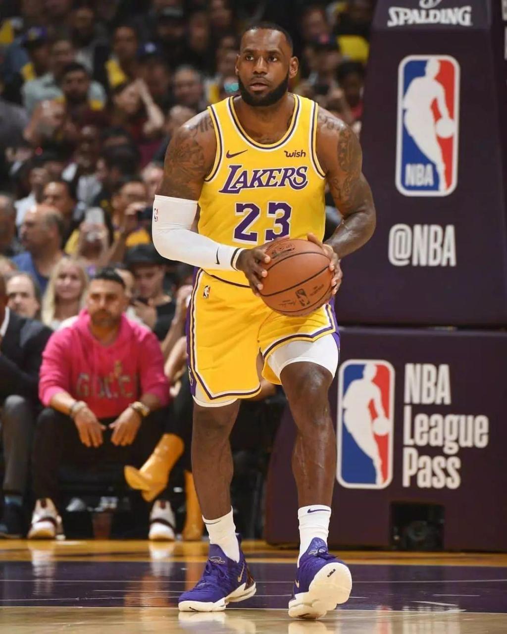 篮下终结技巧全解析（篮下得分手段全攻略）