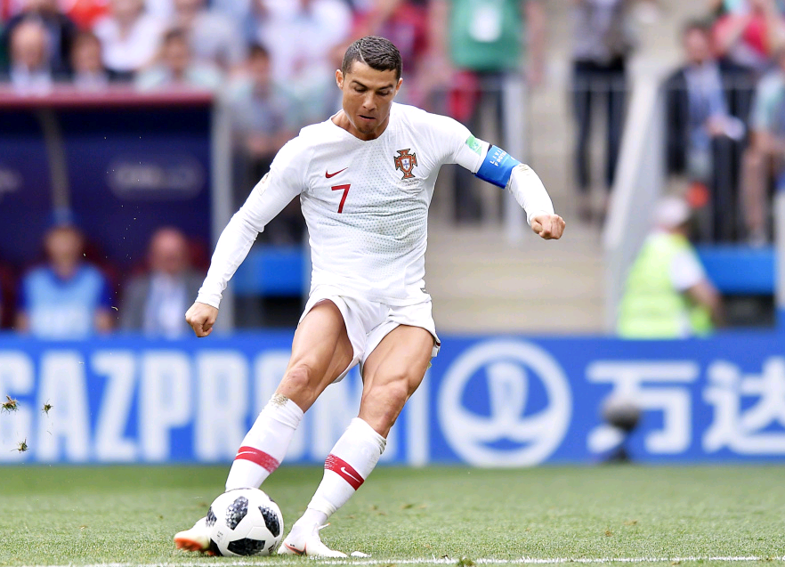 半场战报：汉堡1-0斯图加特，格拉策尔破门（半场：汉堡1-0领先斯图加特，格拉策尔建功）