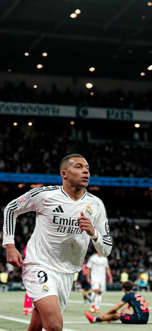 随着莱切1-0比萨，意甲最新积分榜出炉：紫百合令人大跌眼镜（莱切1-0力克比萨，意甲最新积分榜公布：紫百合表现出人意料）