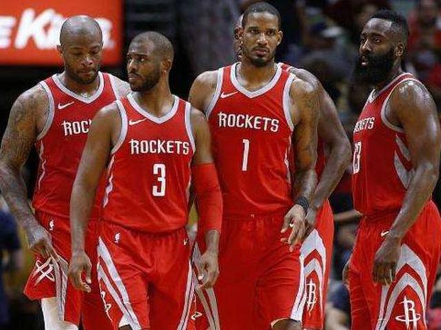 英超前瞻：切尔西vs阿森纳，榜一直面榜二展开6分大战（英超前瞻：切尔西对阵阿森纳，榜首与次席上演6分对决）