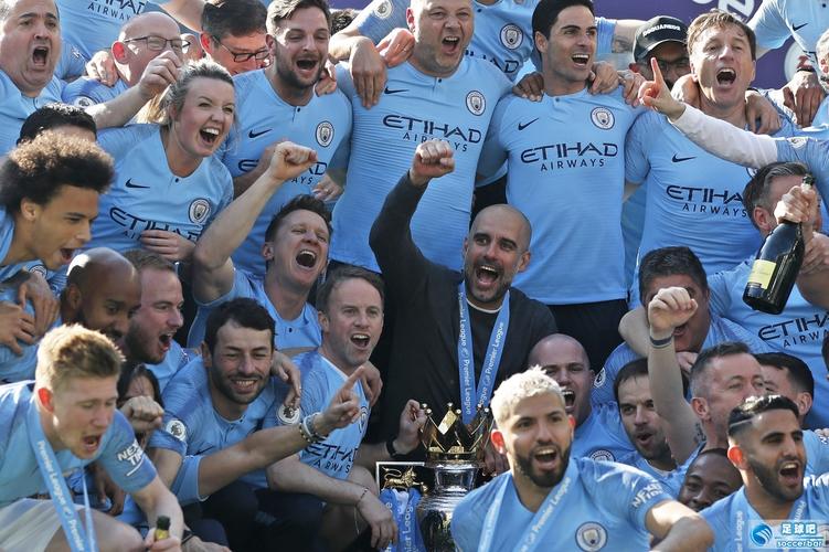 记者：不止巴黎和巴萨有意穆尼奥斯，曼城和切尔西也在关注他（记者：除巴黎与巴萨外，曼城、切尔西亦在关注穆尼奥斯）