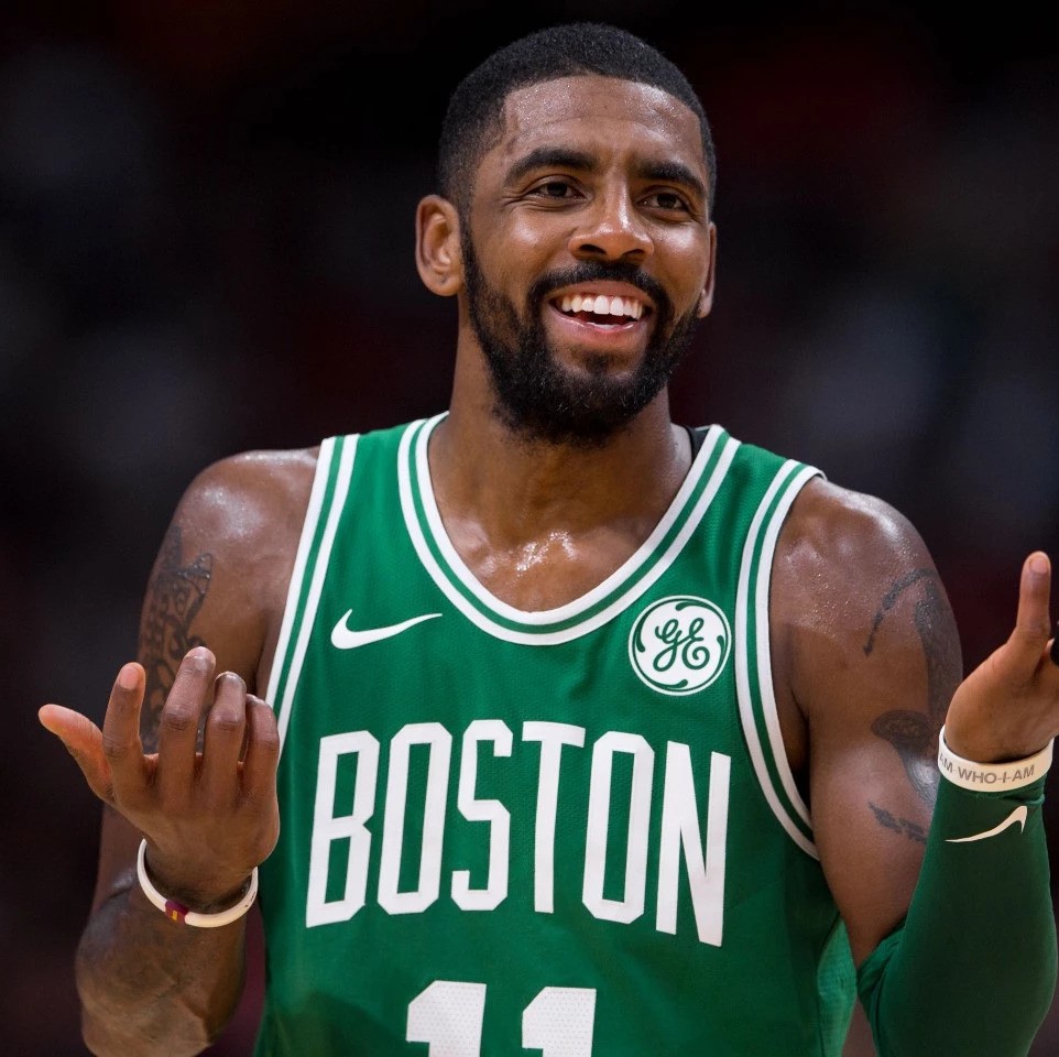 拜亚：C罗是所有人的榜样；大罗就像野兽各方面都远超常人（拜亚：C罗堪为众人楷模；大罗如猛兽般全方位超越常人）