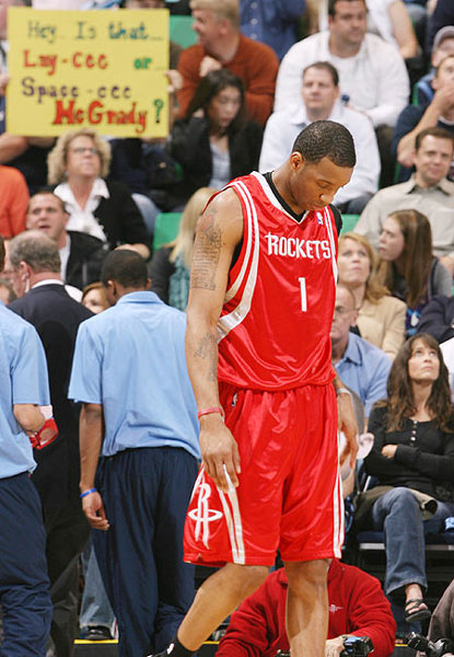 板凳发力！哈克斯半场9中6拿到13分3板 三分2中1（替补哈克斯半场发威：9投6中拿下13分3板，三分2投1中）