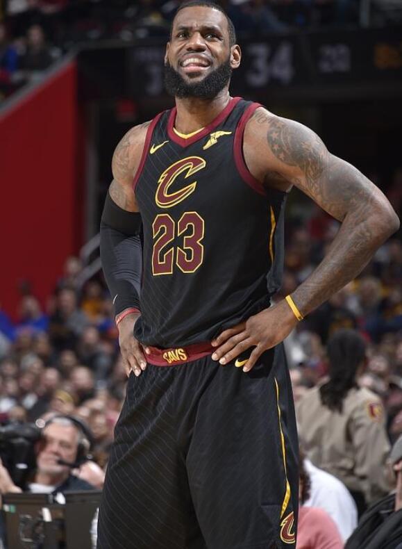 回顾赛季表现，展现球队实力（赛季盘点：球队实力尽显）