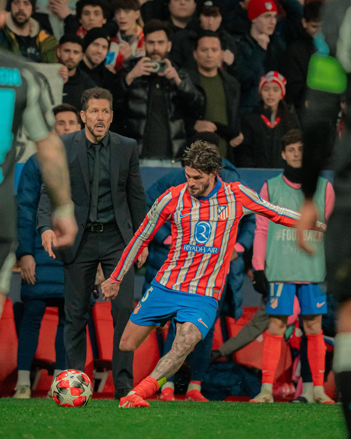 FIFA发布的世界杯赛程以美东时间计算，比北京时间慢12小时（FIFA公布世界杯赛程采用美东时间，较北京时间晚12小时）