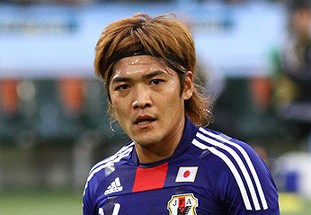 澳超半场：双方后防线均表现出色，惠灵顿凤凰暂0-0喷气机（澳超半场：双方防线稳固，惠灵顿凤凰与喷气机暂0-0）