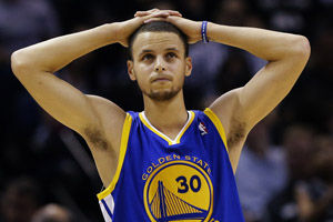 湖人三巨头全是进攻，没有防守，范德彪和斯玛特如何同时使用？（湖人三巨头重攻轻守，范德彪与斯玛特如何共存？）