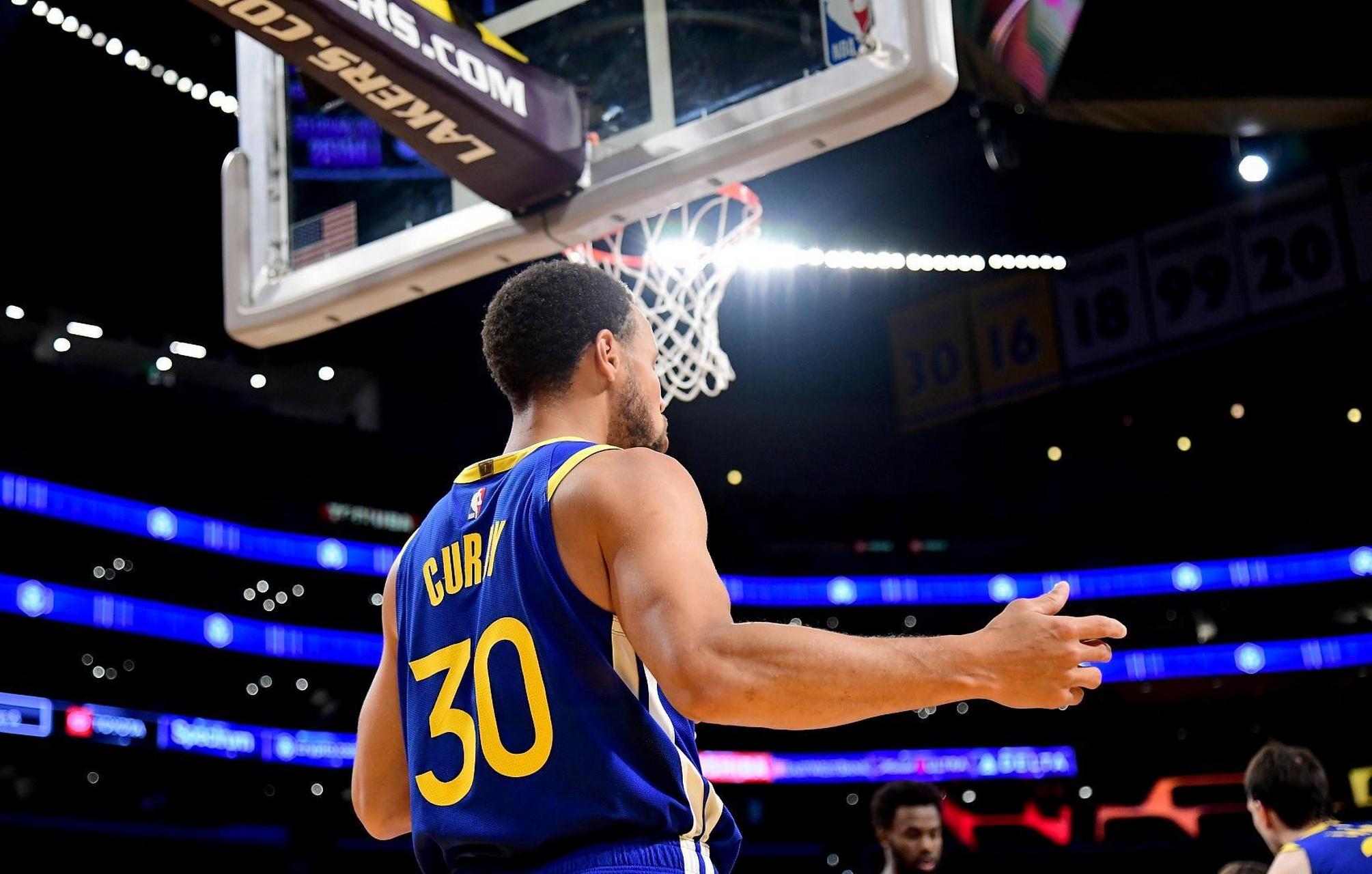 就要和你贴贴！曼联利物浦相爱相杀 积分死缠焦孟不离（曼联利物浦爱恨交织，积分缠斗难解难分）